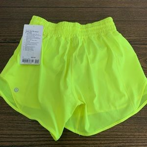 New Lululemon Hotty Hot High Rise Short 4” size 2 Yellow